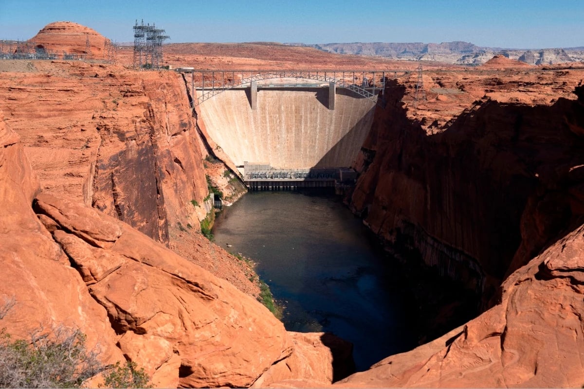 2025年7月10日,美國格倫峽谷(Glen Canyon)的格倫峽谷大壩。(法新社)