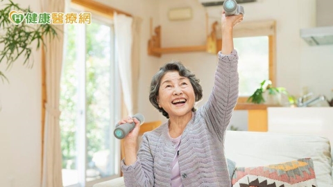 熱潮紅、盜汗、失眠、尿道感染!更年期狀況惱人 醫揭荷爾蒙治療新觀念