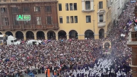 人潮擠爆利馬街頭! 秘魯「奇蹟之主」遊行登場
