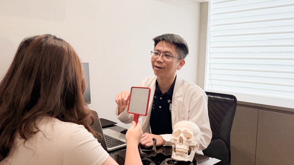 ▲ 吳政君醫師強調,現代顏面輪廓手術並非單純做減法,而是將加法與減法靈活搭配。