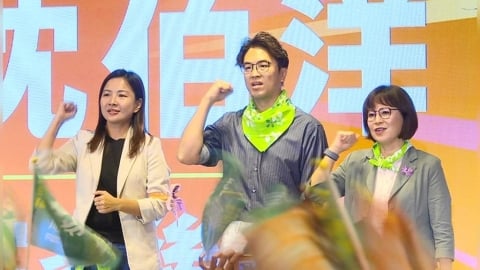 金曲歌王高喊「我們的市長」!學生齊喊「沈伯洋」他破嗓急糾正神反轉:是她拉