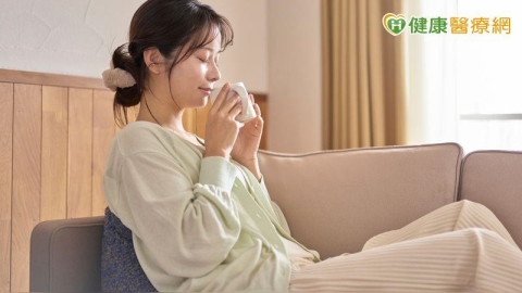 壓力大「大腦停不下來」?專家教「正念品茶」找回平靜