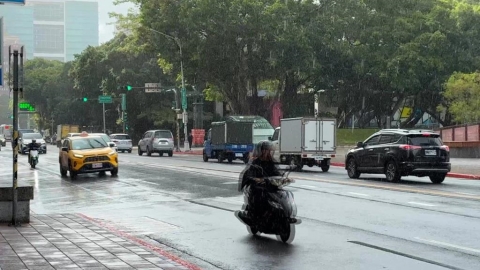 薔琵稍減弱 氣象署:路徑略西修. 暴風圈籠罩中部以北+東