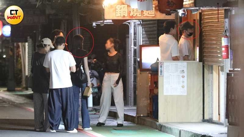 一行人一家吃不過癮又轉戰另一家串燒續攤。(圖/本刊攝影組)