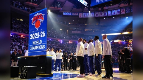 NBA(影)/苦等53年終於圓夢!尼克升起冠軍旗幟 布朗森仰望歷史性一刻感動全場