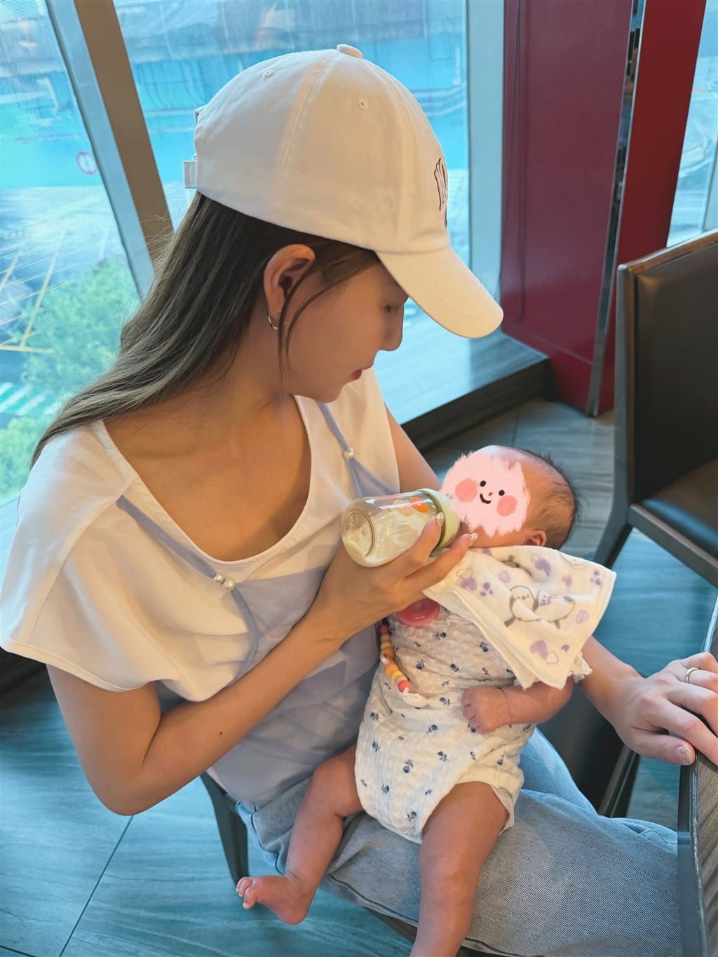 謝京穎談起育兒經滔滔不絕，分享當了媽才知道的事。/ 翻攝謝京穎FB