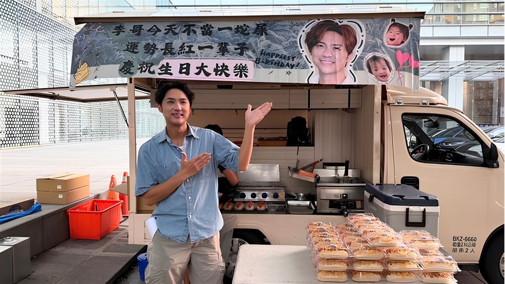 洪詩驚喜準備熱狗堡應援餐車到民視廣場。