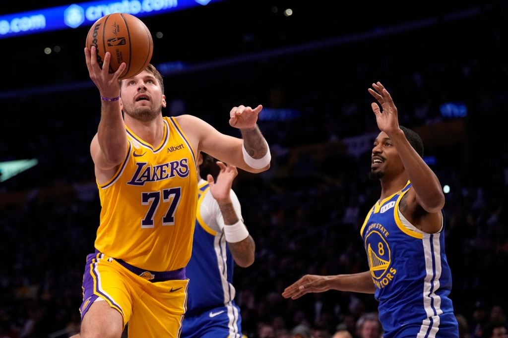 NBA(影)/咖哩大神獨木難撐大廈!勇士慘敗給湖人22分 唐西奇領軍宣告新時代