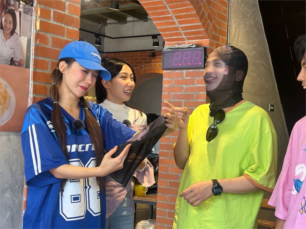 大來賓黃豪平使出渾身解數!扮「洪都拉斯演的葉教授」、戴兩層頭套扮許光漢搞笑