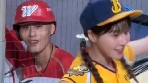 中職(影)/看到老婆來罵人!張政禹看峮峮應援太入迷挨轟「你明天長針眼」網笑翻