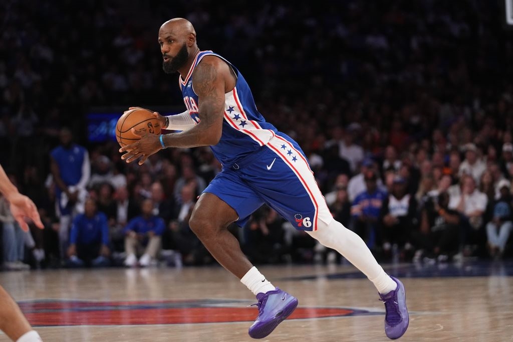 NBA(影)/詹皇七六人首秀F開頭字怒嗆尼克球迷!不小心連洛杉磯都罵進去了