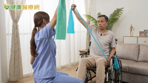 動脈阻塞重度中風 中西醫接力助患者重拾行動力