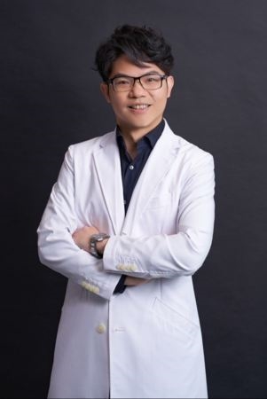 圖:台灣男性學暨性醫學醫學會秘書長邱鴻傑呼籲男性朋友若有家族史等高風險因子,或出現排尿異常、血尿等疑似症狀,應儘早接受專業評估與檢查。