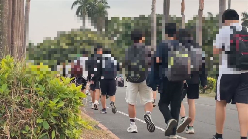 噁!高中團膳午餐遭控「有蟑螂」 衛生局全面稽查