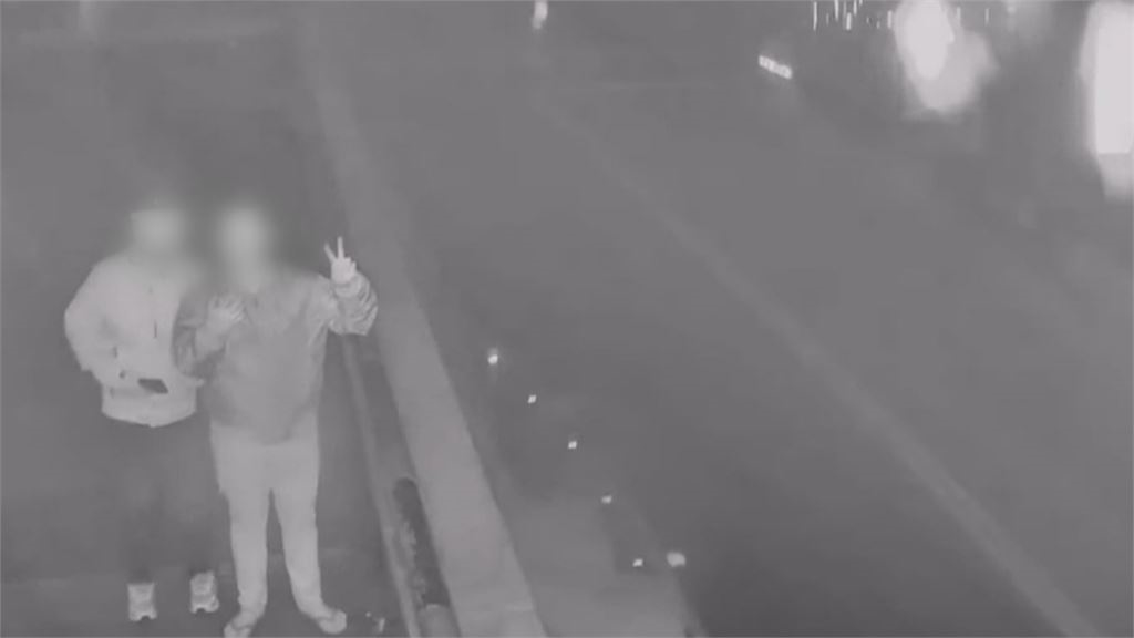 薔琵來襲!武嶺亭鏡頭君狂晃 民眾衝上山比YA挨轟