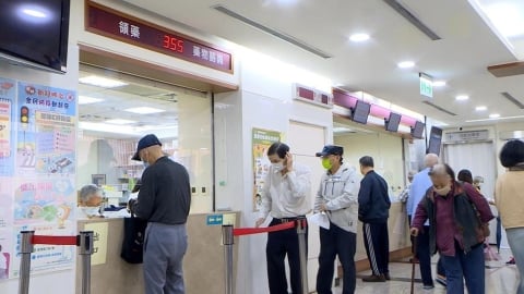 八成65歲長者免健保費 專家憂破壞健保永續