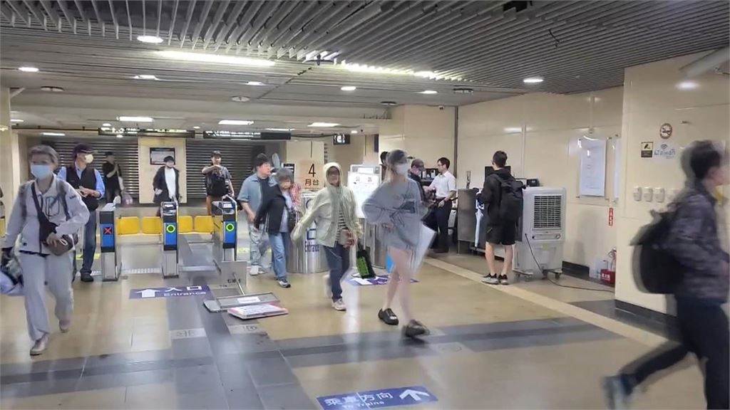 「薔琵」強風扯斷電車線　南下基隆列車「突改終點旅客全被趕下車