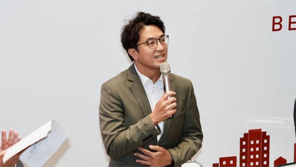 沈伯洋與唐綺陽首同台!自曝是「國師鐵粉」網敲碗幫她算塔羅…他怕爆秒拒吐心聲