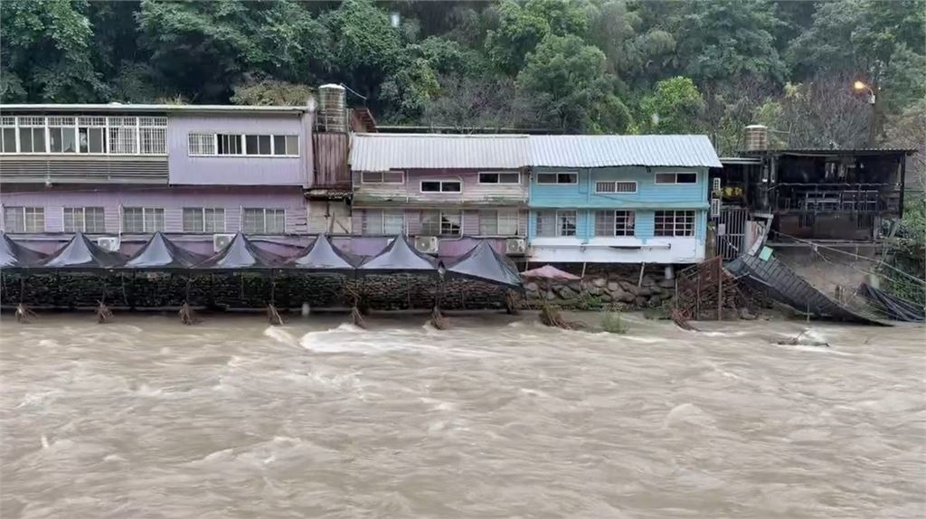 不斷更新/薔琵遠離雨彈仍炸不停 25日全台停班課一覽