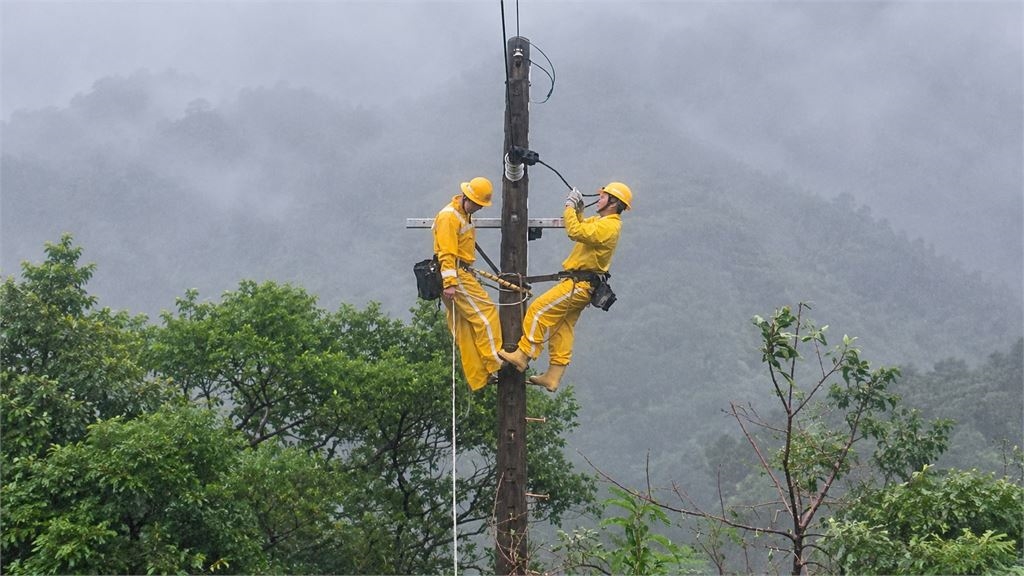 快新聞/台電辛苦了!停電戶破34萬「逾9成已復電」 這些地方是颱風重災區
