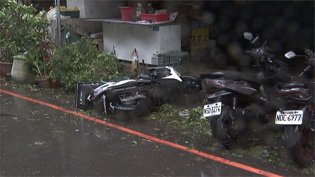 陽明山15級「薔」風 文化大學美食街重災區一片狼藉
