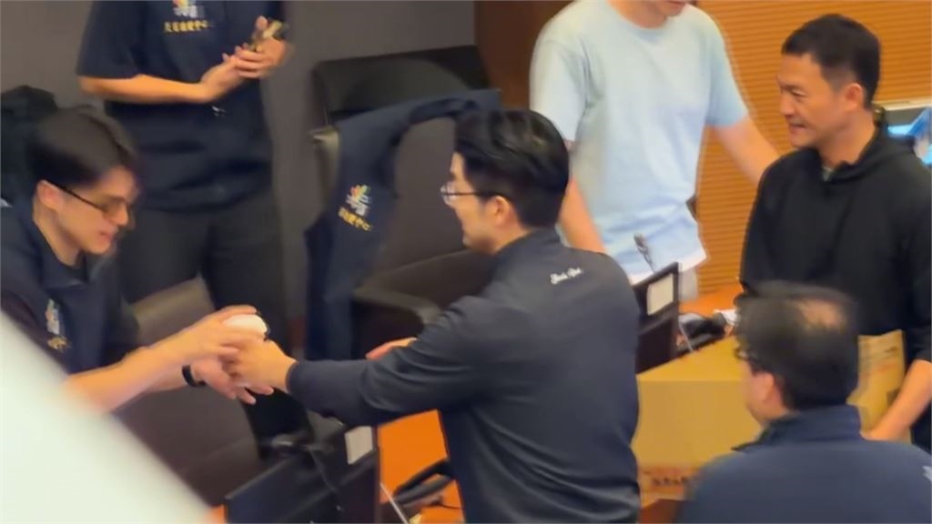 中颱薔琵釀北市逾1600件災情 蔣萬安留宿災變中心緊盯