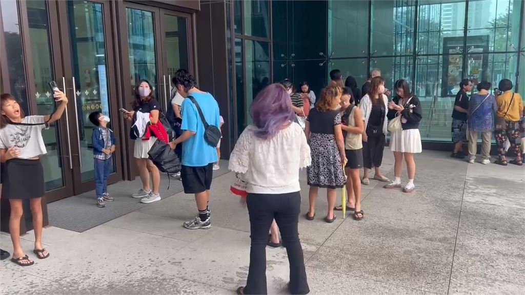 連假兩樣情! 彰化鹿港人潮減三成 台中百貨人潮爆滿