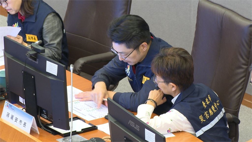 蔣萬安緊盯「災後復原」進度 視察遇清社區潔員暈眩上前關心