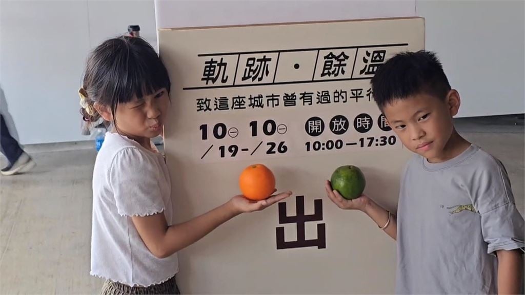 台南舊火車站拍照最後一天! 民眾帶橘子重現朱自清「背影」