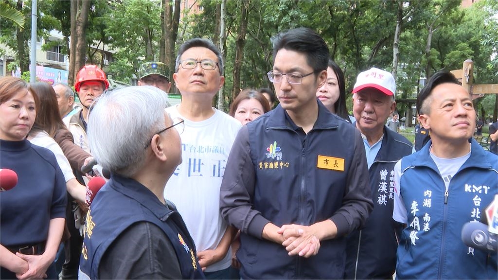 熱情迎接!蔣萬安赴東明公園視察 志工澄清:不知市長要來