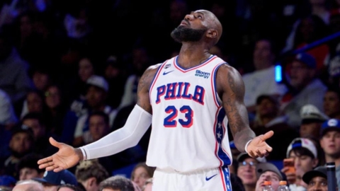NBA(影)／24年了還賣老命！詹皇罕見當先發中鋒跳球　球評：他要習慣恩比德不在
