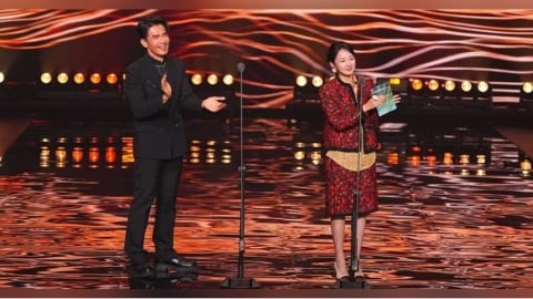 金鐘61/李沐一身紅花裝登台!網吐槽「像丈母娘敬酒」 3件香奈兒要93萬
