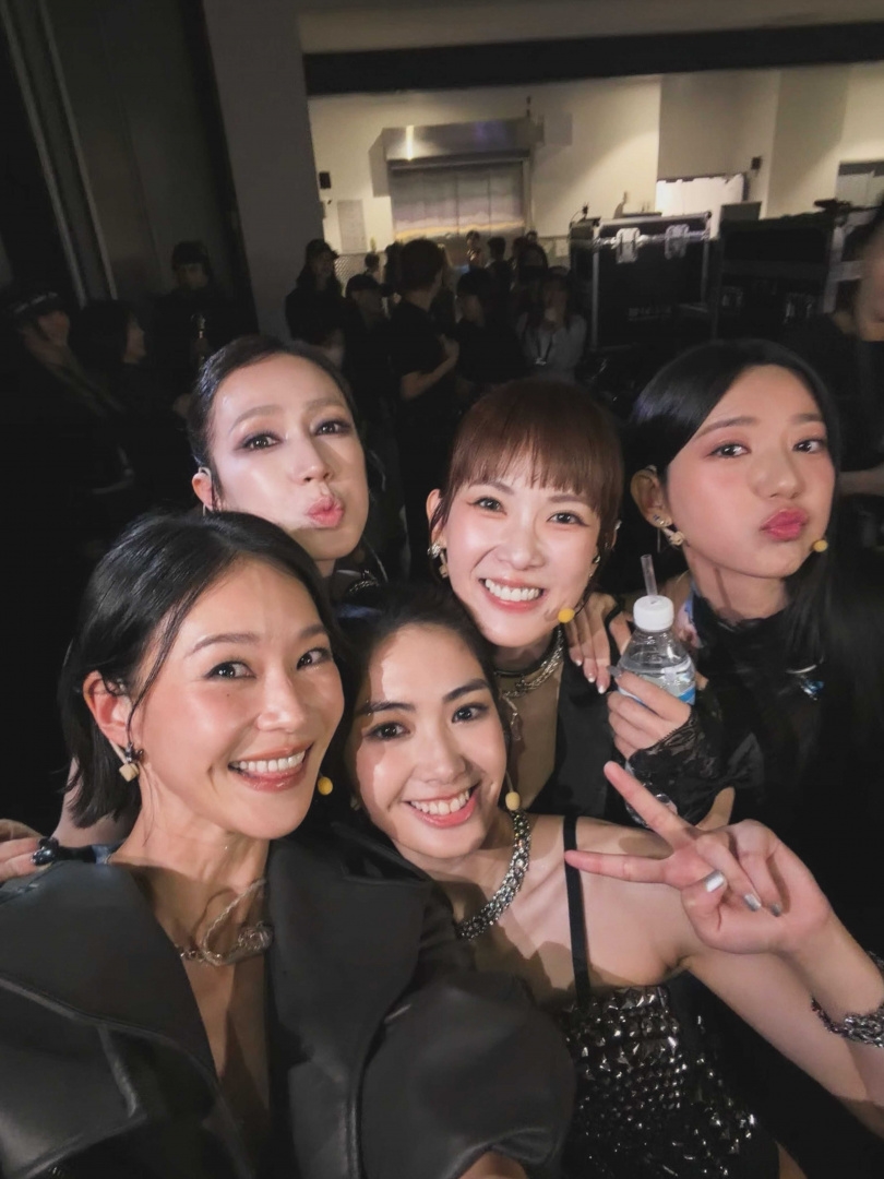 金鐘獎上邀請5位女星同台演出。(圖/翻攝IG/@aviis_zhong)