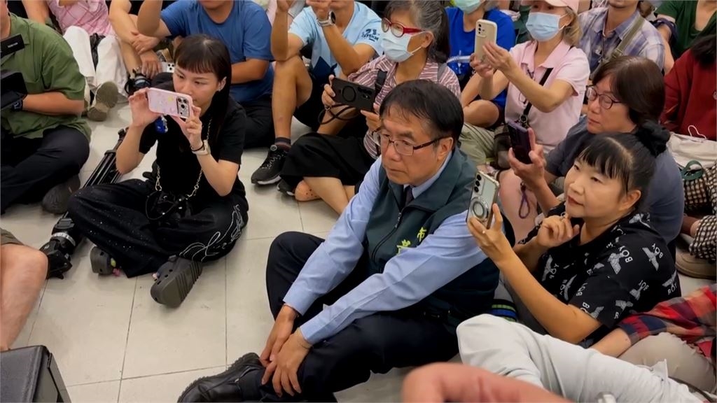參戰台南車站公共鋼琴! 林隆璇.陳俊豪上演四手聯彈