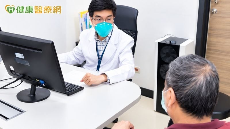 以為年紀大體力退化！68歲男愈來愈喘　檢查竟確診第四期肺腺癌