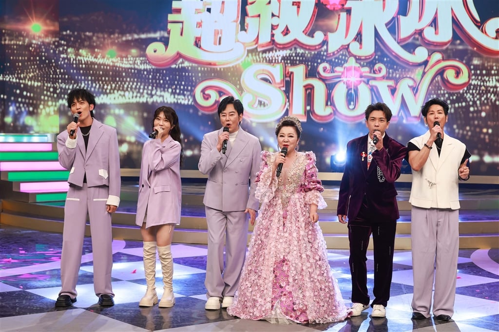 白冰冰再現金曲獎造型，全場高呼「母娘慈悲」