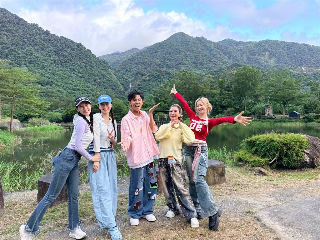 楊繡惠哭訴崎嶇陡峭溯溪讓她萌生辭職念頭！喝下花蓮「金針忘憂茶」忘記憂愁笑歪眾人