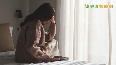 名人離世悲痛欲絕像失去至親?心理師解析「擬社會互動」 應對策略2面向