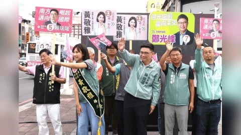 賴瑞隆率高雄隊8地同步路口拜票 力求市長當選、議會過半