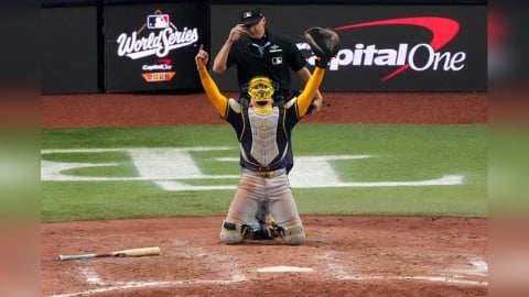 MLB(影)/世界大賽最感人一幕!弟弟奪MVP 10年前封王的哥哥激動相擁
