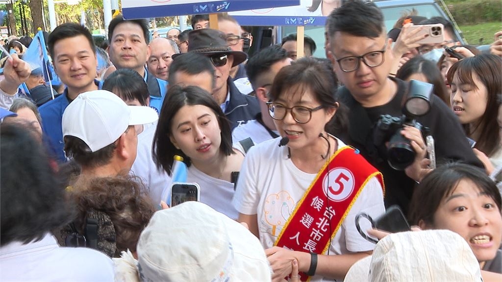 石舫亘代夫掃街! 記者「被蔣團隊攝影架拐子」