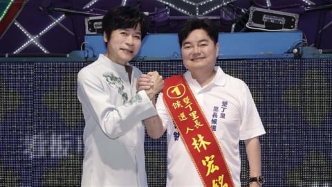 退休警「參選里長」超多大咖助陣!他當場下跪畫面曝光 連金曲歌王都來了