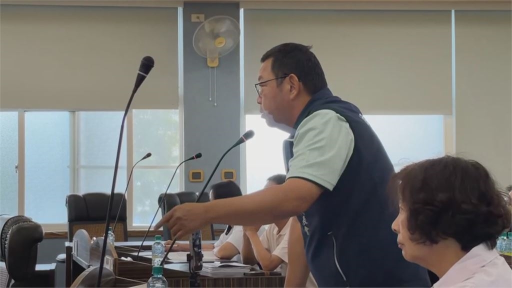 兒遭質疑狂攬公所標案? 民雄鄉長備詢"不回應"爆口角
