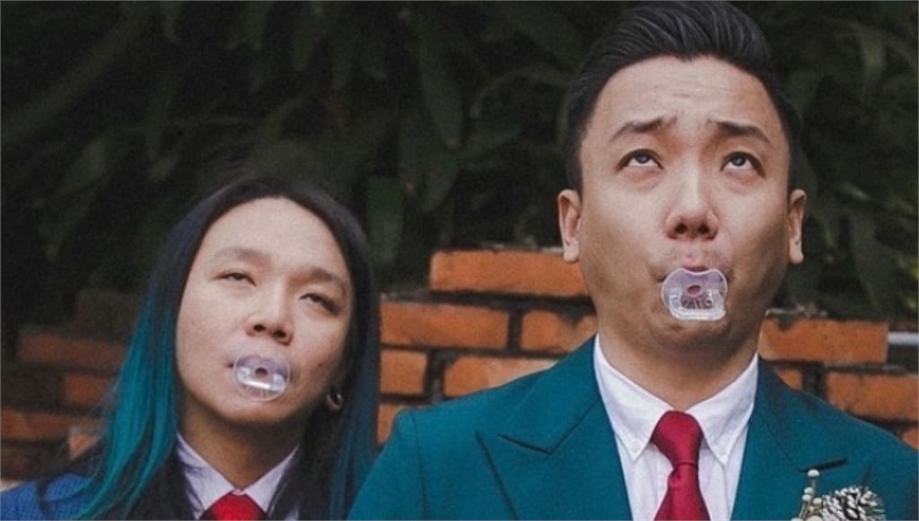 張以理誤喊「八包煎餃」成網路魔性迷因!網揭親弟竟是「超知名樂團」貝斯手