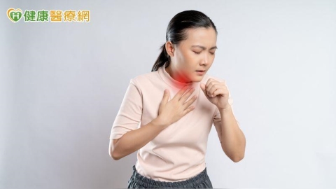 秋天喉嚨癢、一直咳怎麼辦?中醫解析飲食與保養重點