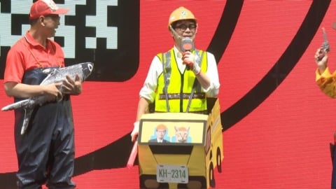 高雄萬聖節超吸睛！　陳其邁扮垃圾車司機驚豔全場