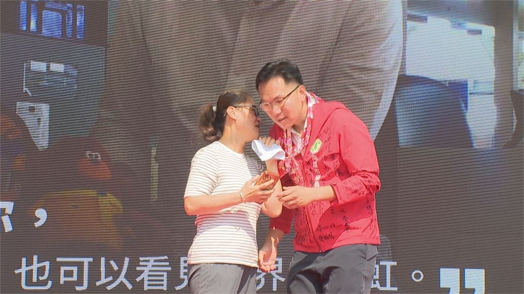 林智鴻競總成立大會場面熱鬧　眼癌童阿嬤上台謝救命之恩