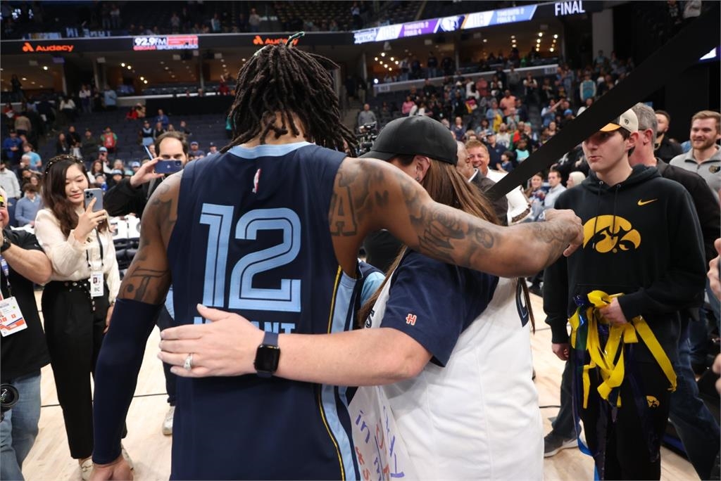 NBA/最棒生日禮物!莫蘭特送上「親簽球鞋」暖哭9歲小球迷