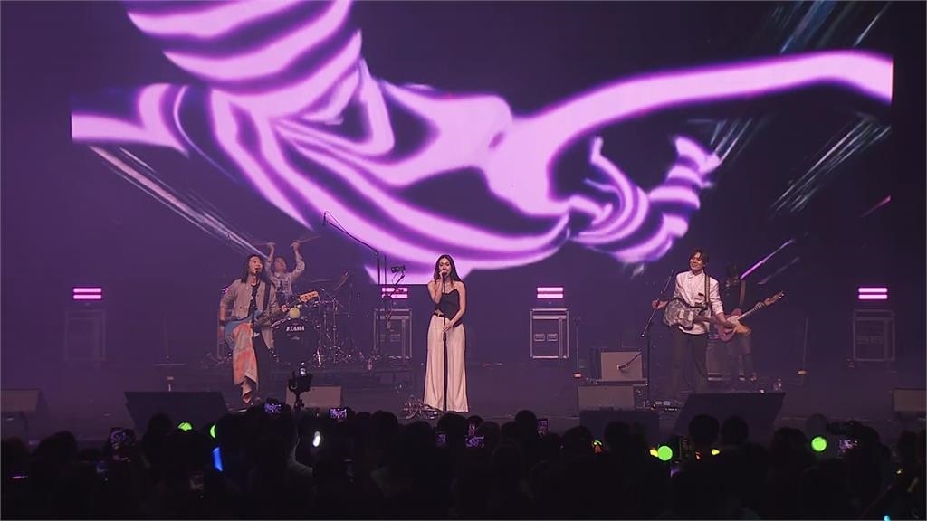 楊乃文開唱揭亞洲音樂節序幕! 告五人驚喜合體瑪莎嗨翻全場